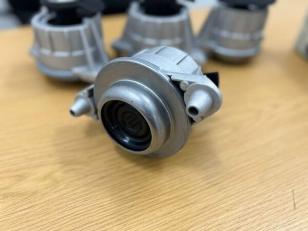 W204/W212 ENGINE MOUNT